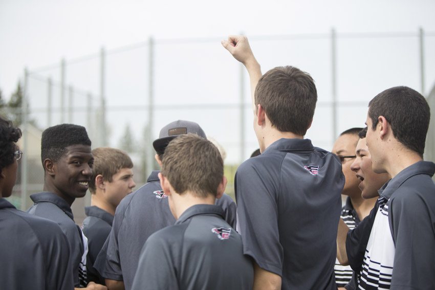 Tennis team uses tournament as momentum for playoffs