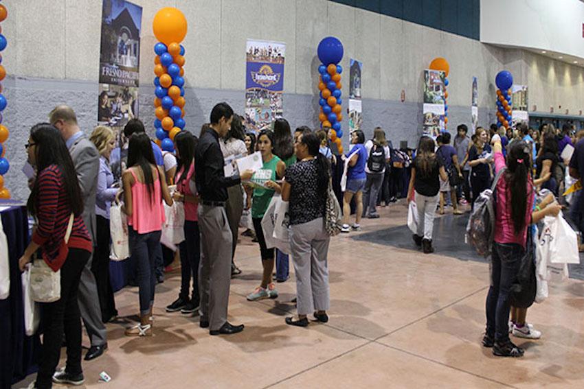 College Night persuades, informs students