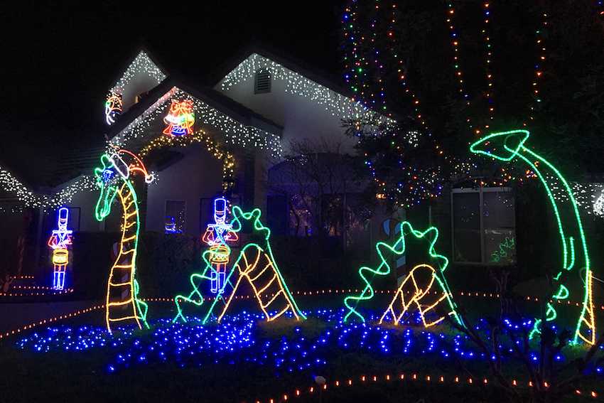 25th annual Cindy Lane provides Clovis holiday light tradition