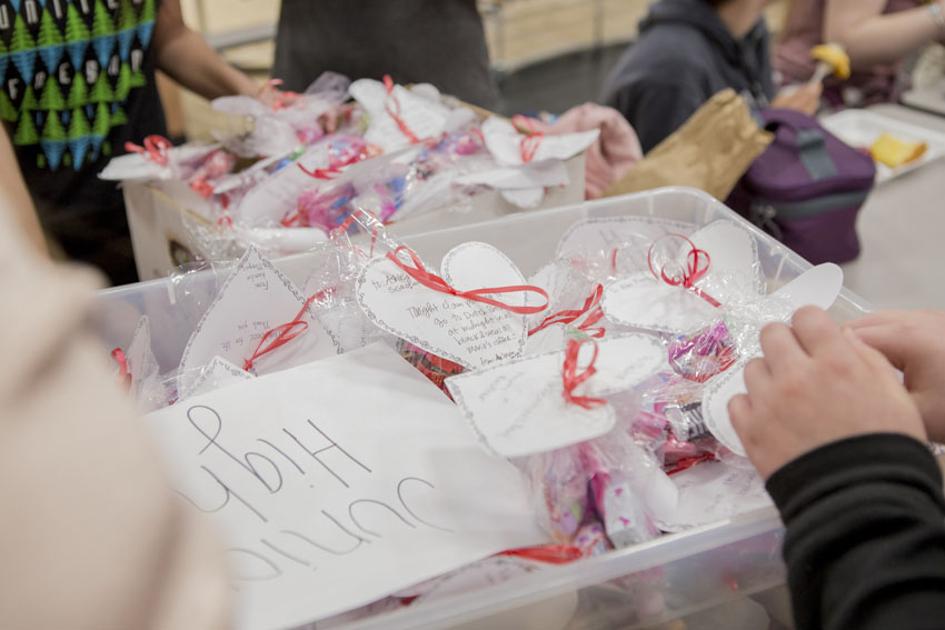 Middle school students sell candy grams, proceeds support Pinedale Elementary School