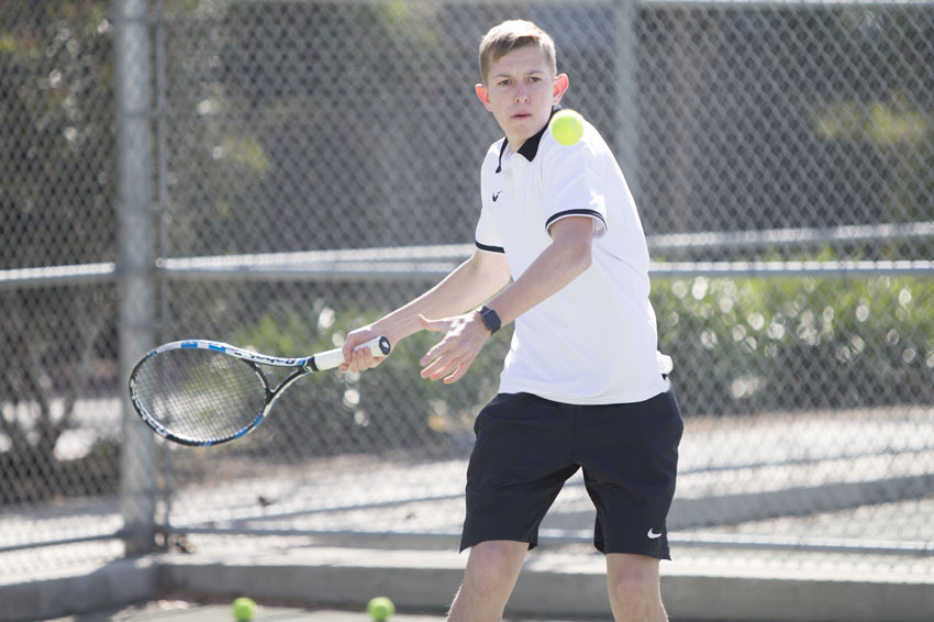 Boys tennis defeats Riverdale