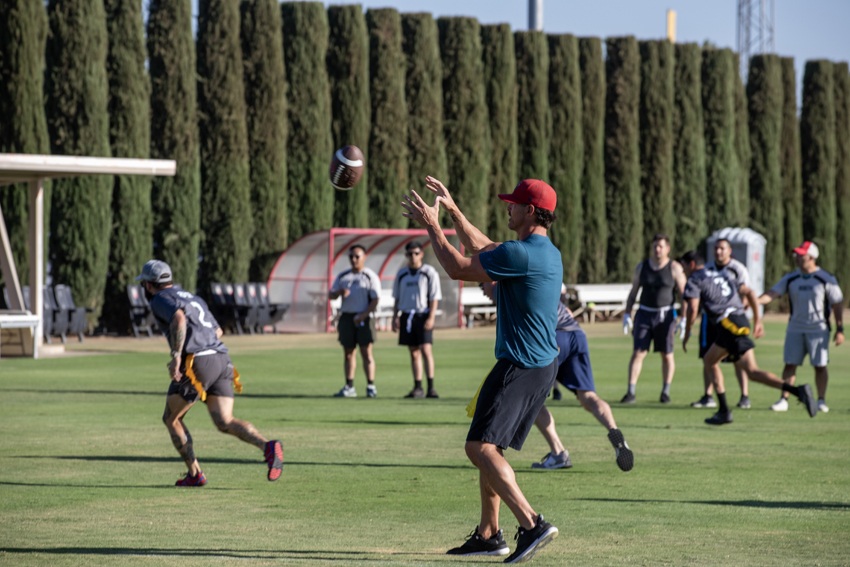 Former NFL QB David Carr catching football from the Rotors, Sept. 14.