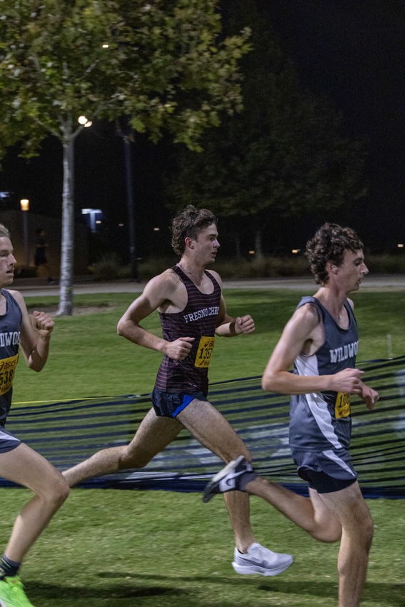 Ian Palsgaard﻿, '25, moves up in the pack after the first mile, Sept. 20