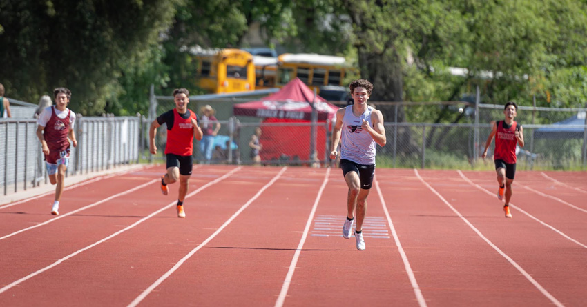Senior Ian Palsgaard took home a League Champion first place medal in the 400 meters with a time of 52.24, qualifying him for the Division IV Championships in Caruthers on May 16.