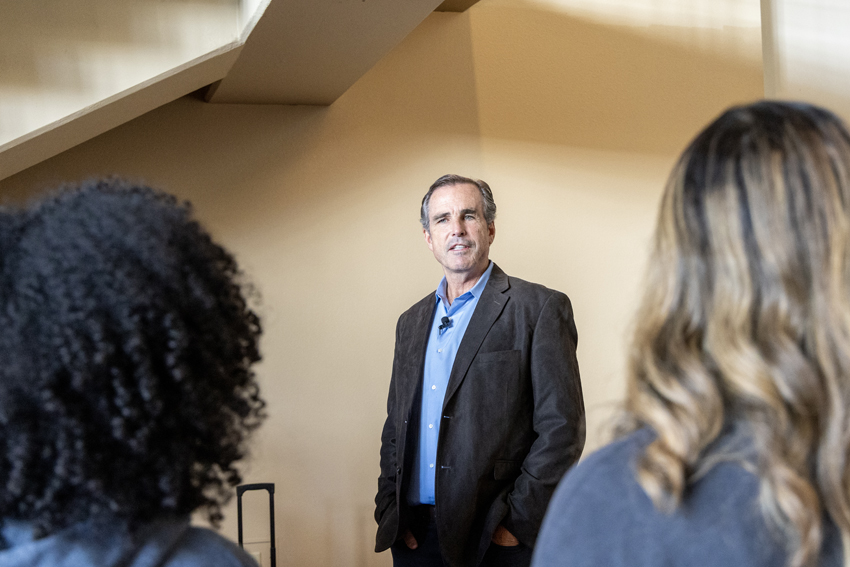 Veteran Journalist Bob Woodruff shares his experiences in the Iraq War in front of hundreds at the San Joaquin Valley Town Hall. 